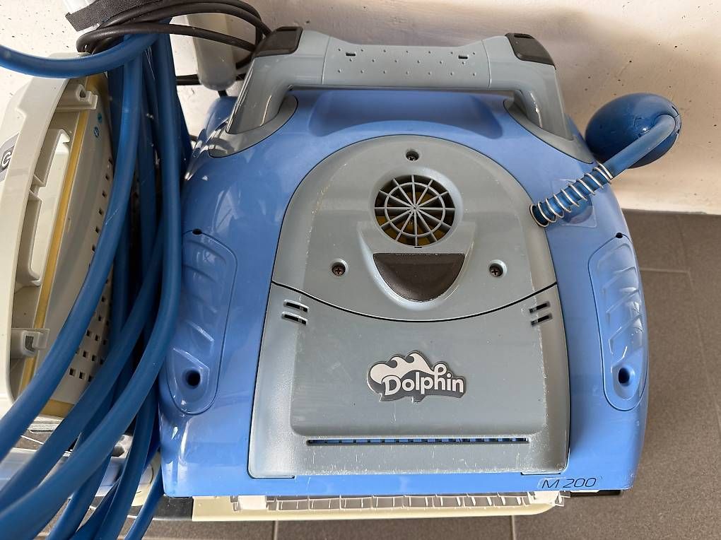 Schwimmbad-Zubehör: Poolroboter Dolphin M200 – Gebraucht aus Büron von World1