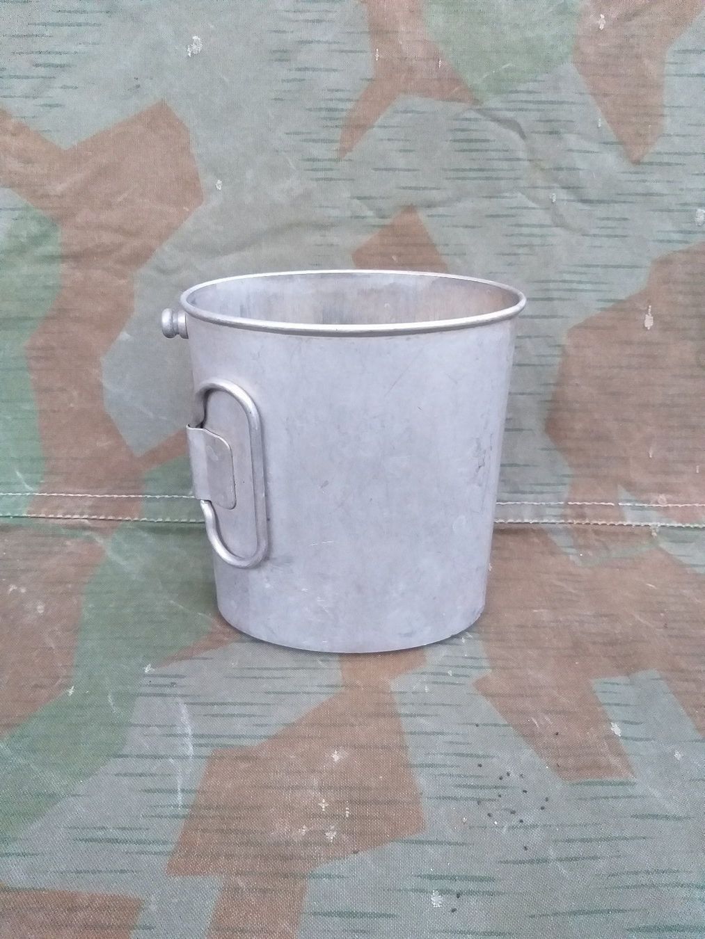 Schweizer Armee Ausrüstung & Ersatzteile: Feldbecher SIGG 1970 – Gebraucht aus Bauma von SwissMilitaria 1