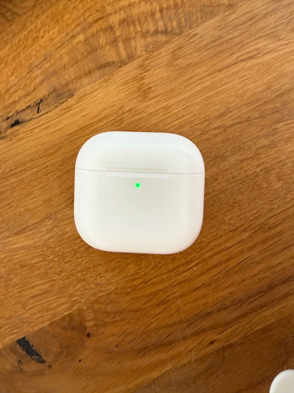 Apple Cuffie: APPLE AirPods 4 Charging Case – Usato da Lausanne venduto da Nine1982 4