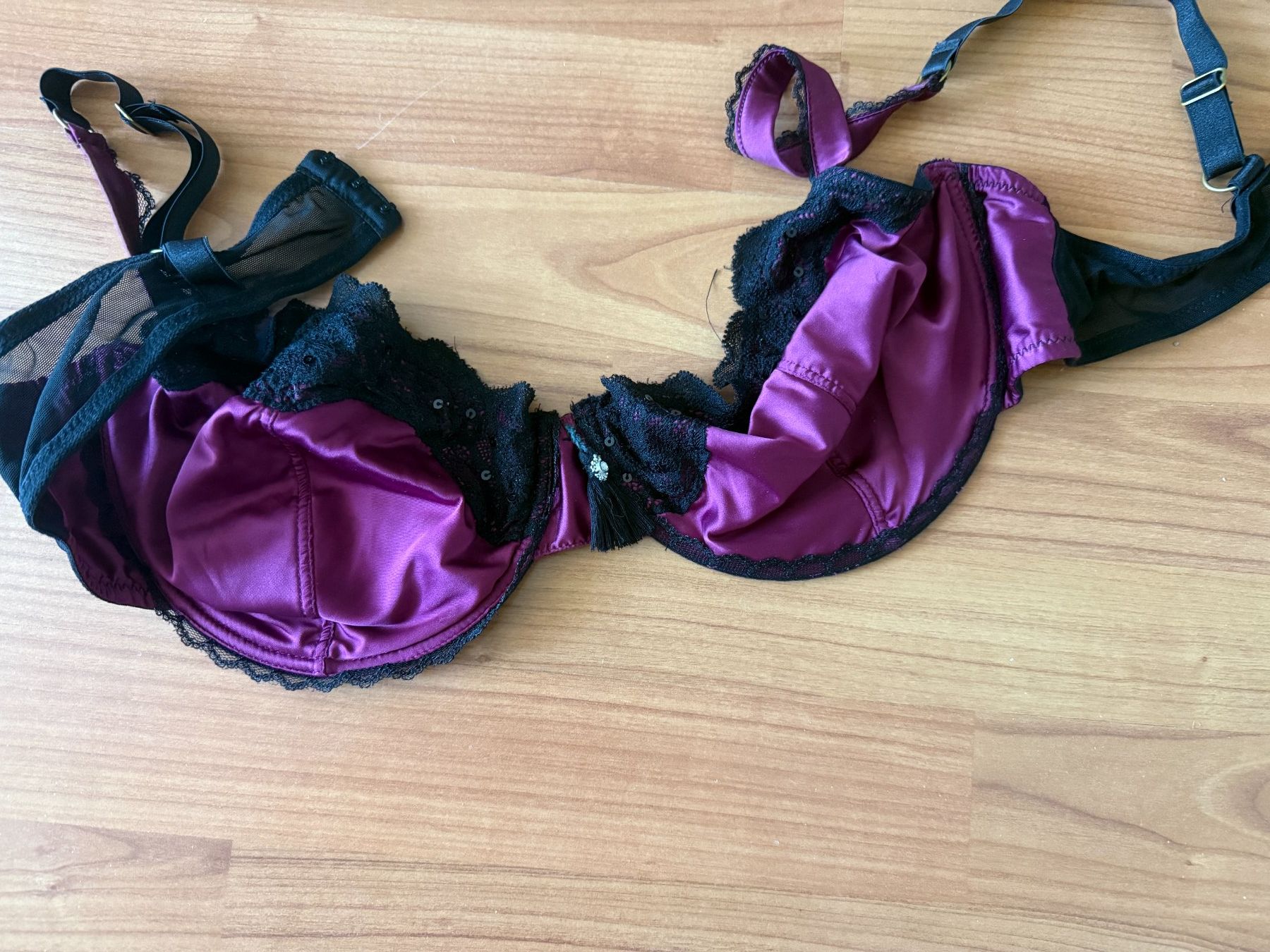 Sonstige Unterwäsche: BH D95 – Gebraucht aus Wängi von squirrelwoman 1