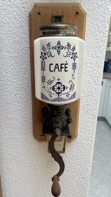 Küchengeräte: Wandkaffeemühle antik – Gebraucht aus Rotkreuz von jg41_bruno