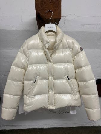 Moncler Daunenjacke perlweiss