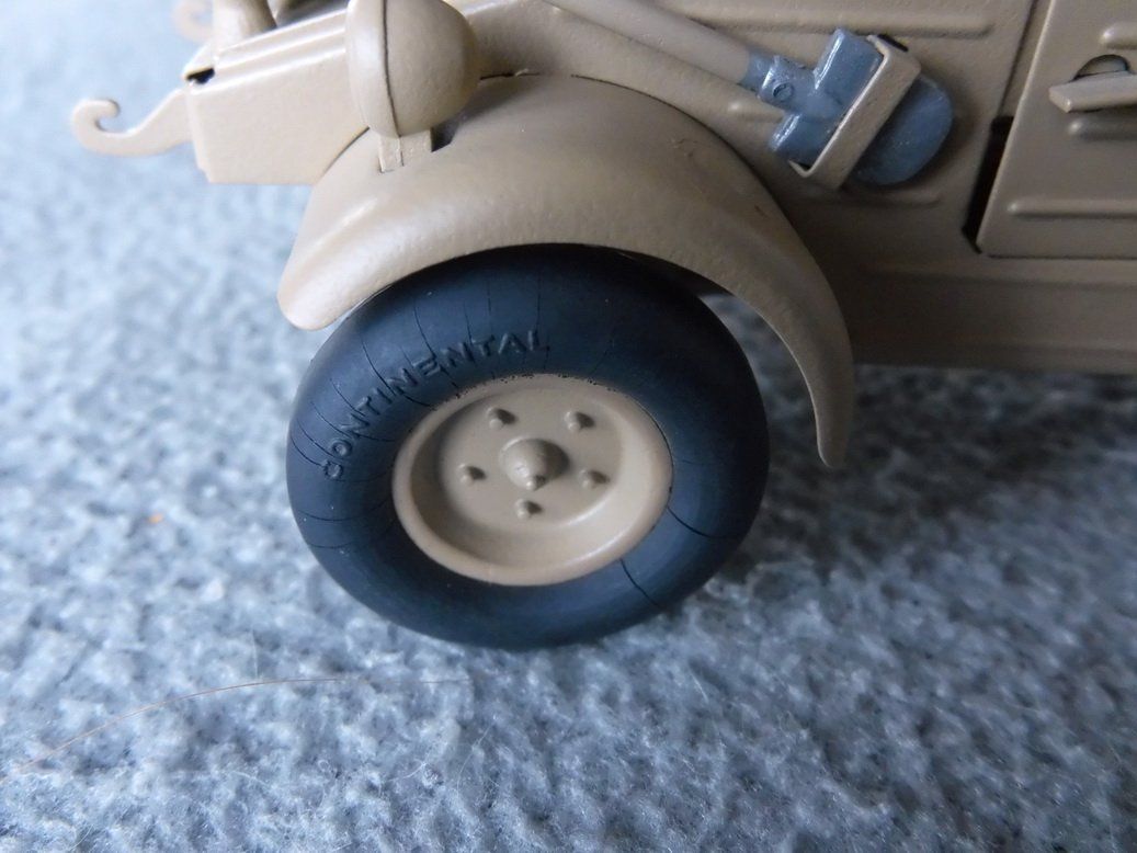 Modellbausätze & Standmodelle: VW-82 Kubelwagen 1/24 Gonio – Defekt aus Les Genevez JU von cnegri 3