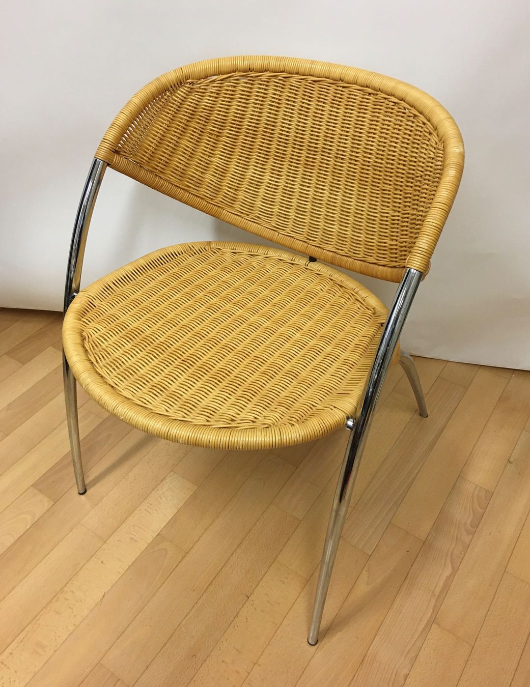 Sessel: Rattan Stuhl mit verchromtem Gestell – Gebraucht aus Olten von ELHANDEL