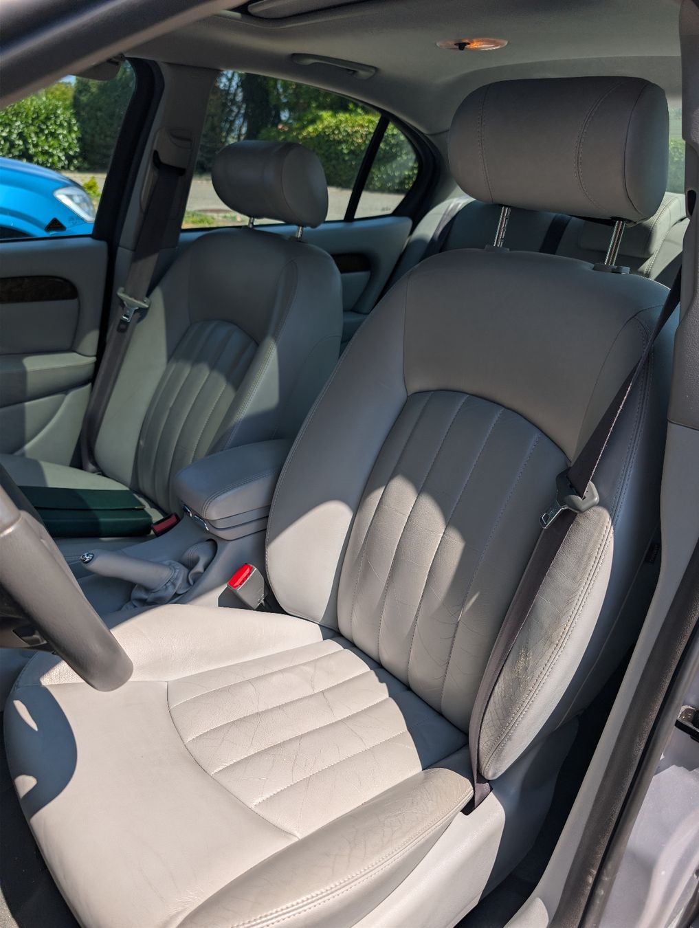 Jaguar Autos: Jaguar X-Type Silber Unfallfahrzeug – Defekt aus Hondrich von kab_6qyz 8