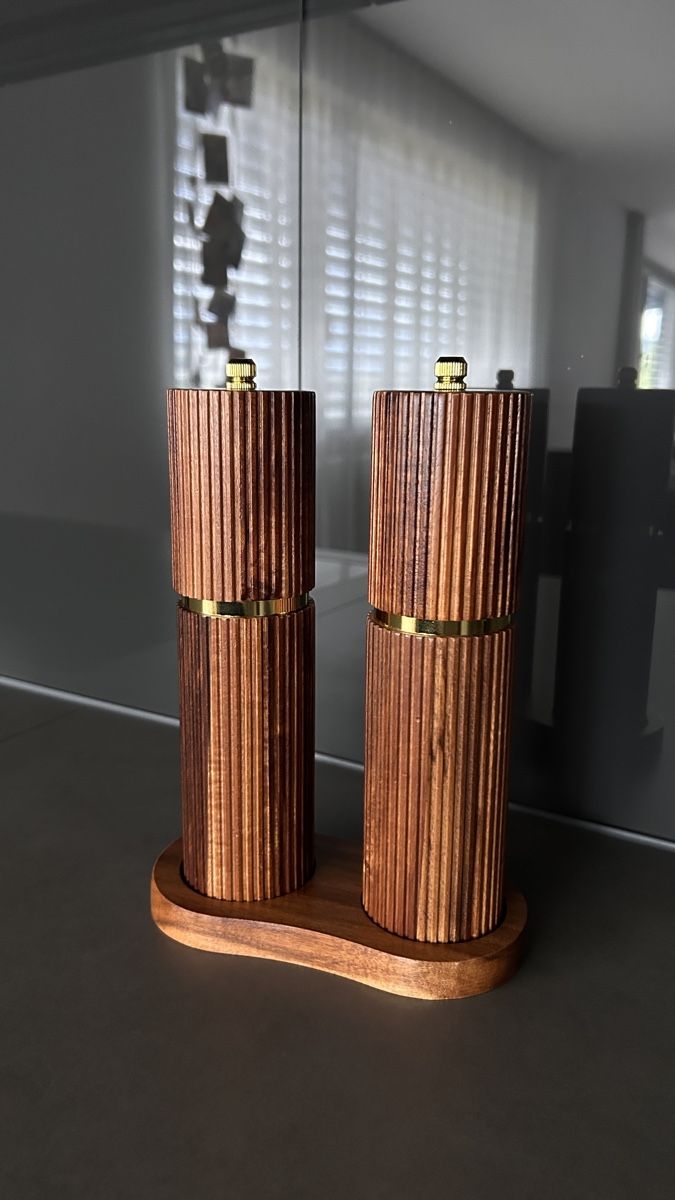Set di piatti: Salz- und Pfeffermuehle Set Holz mit Tablett – Nuovo e nell'imballaggio originale da Münsingen venduto da Yalaa 1