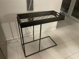 Beistelltisch mit separatem Tablett
