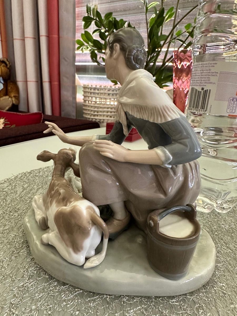 Lladro Statuette: Lladro Figur "Melkerin mit Kälbchen" – Nuovo (secondo la descrizione) da Binningen venduto da Yuliya15 1