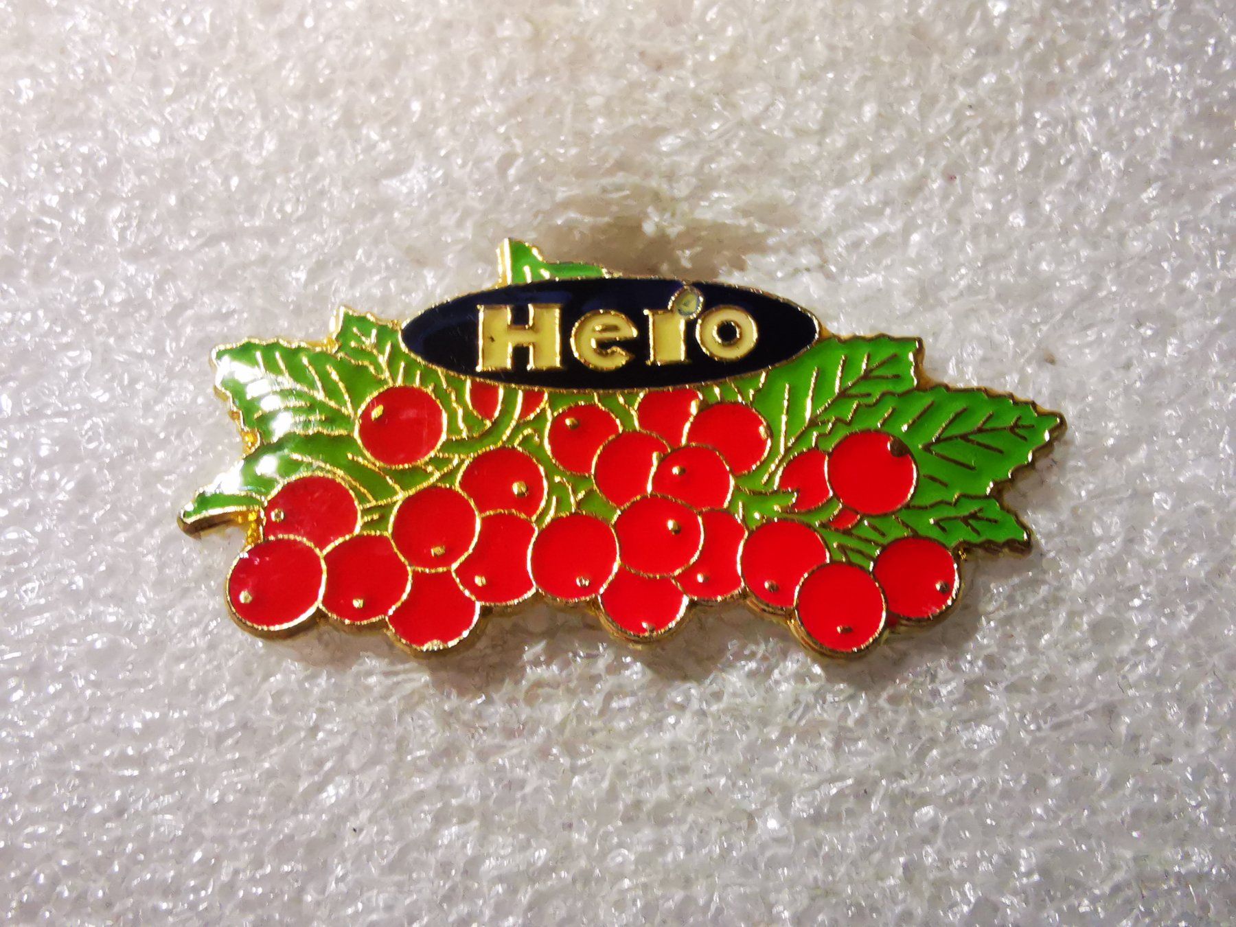 Placchette & Badge: Ansteckpin 102: Hero – Usato da Oppligen venduto da Pin-Fall-Shop