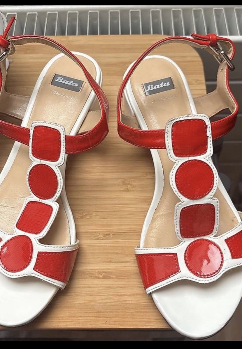 Scarpe da donna: Rote Bata Sommerschuhe – Usato da Grafenried venduto da hollywoodprincess