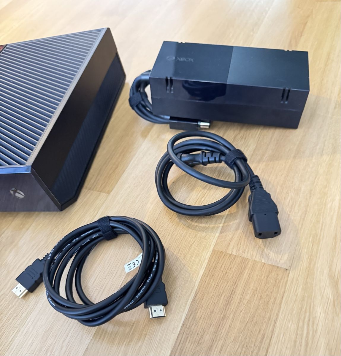 Microsoft Console: Microsoft XBox One Konsole mit original Zubehör – Usato da Herisau venduto da Seyashop1 1