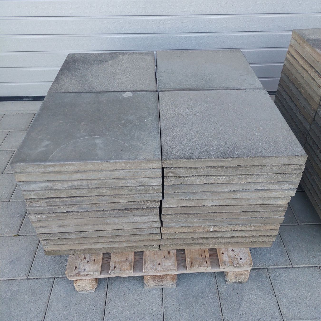 Bodenbeläge: Betonplatten / Gartenplatten / Platten – Gebraucht aus Gossau SG von Gardener 2