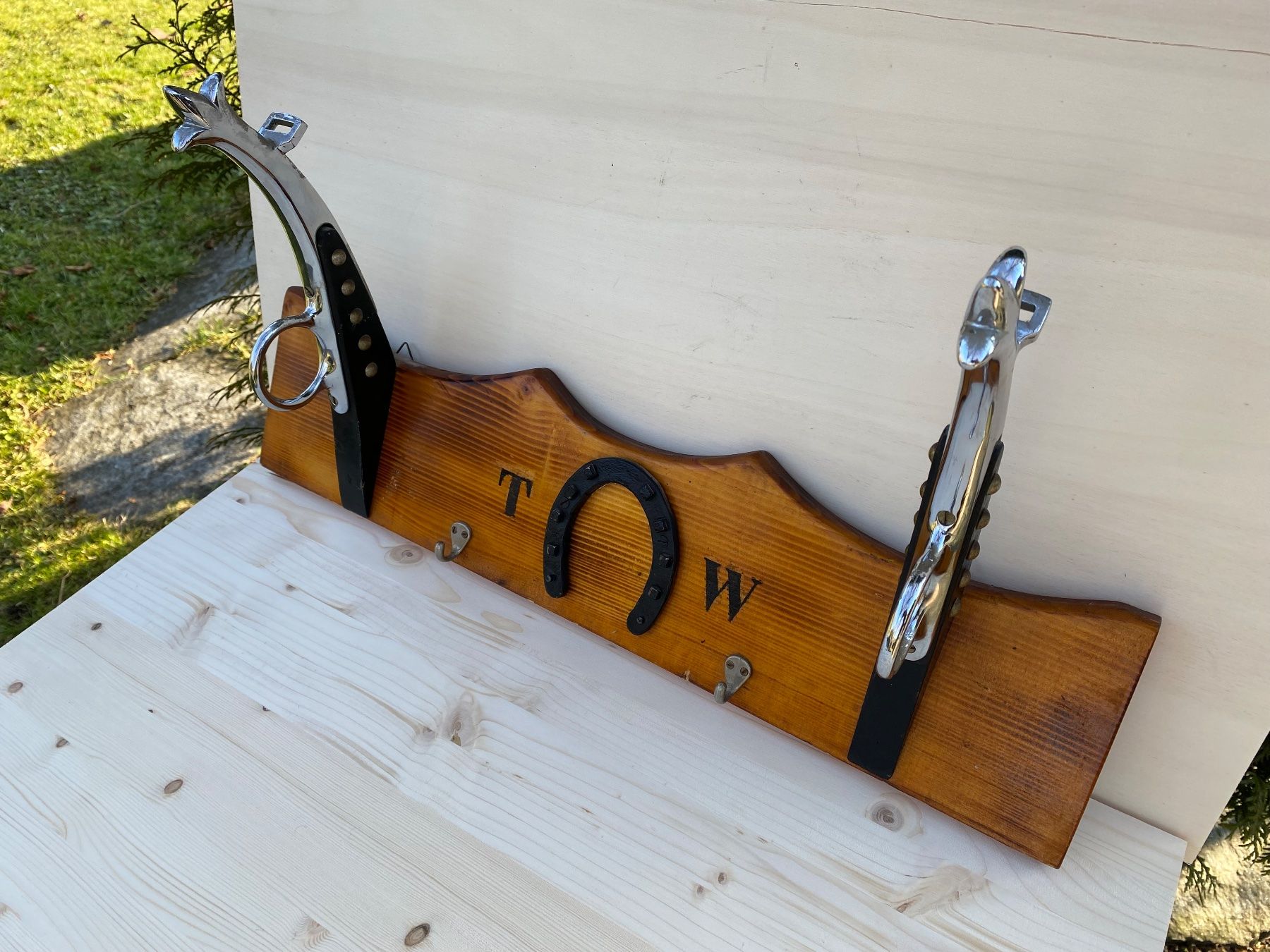 Carrozze: schöne Rösseler Garderobe mit Lilienspitzen – Usato da Feldbach venduto da Fea1 1