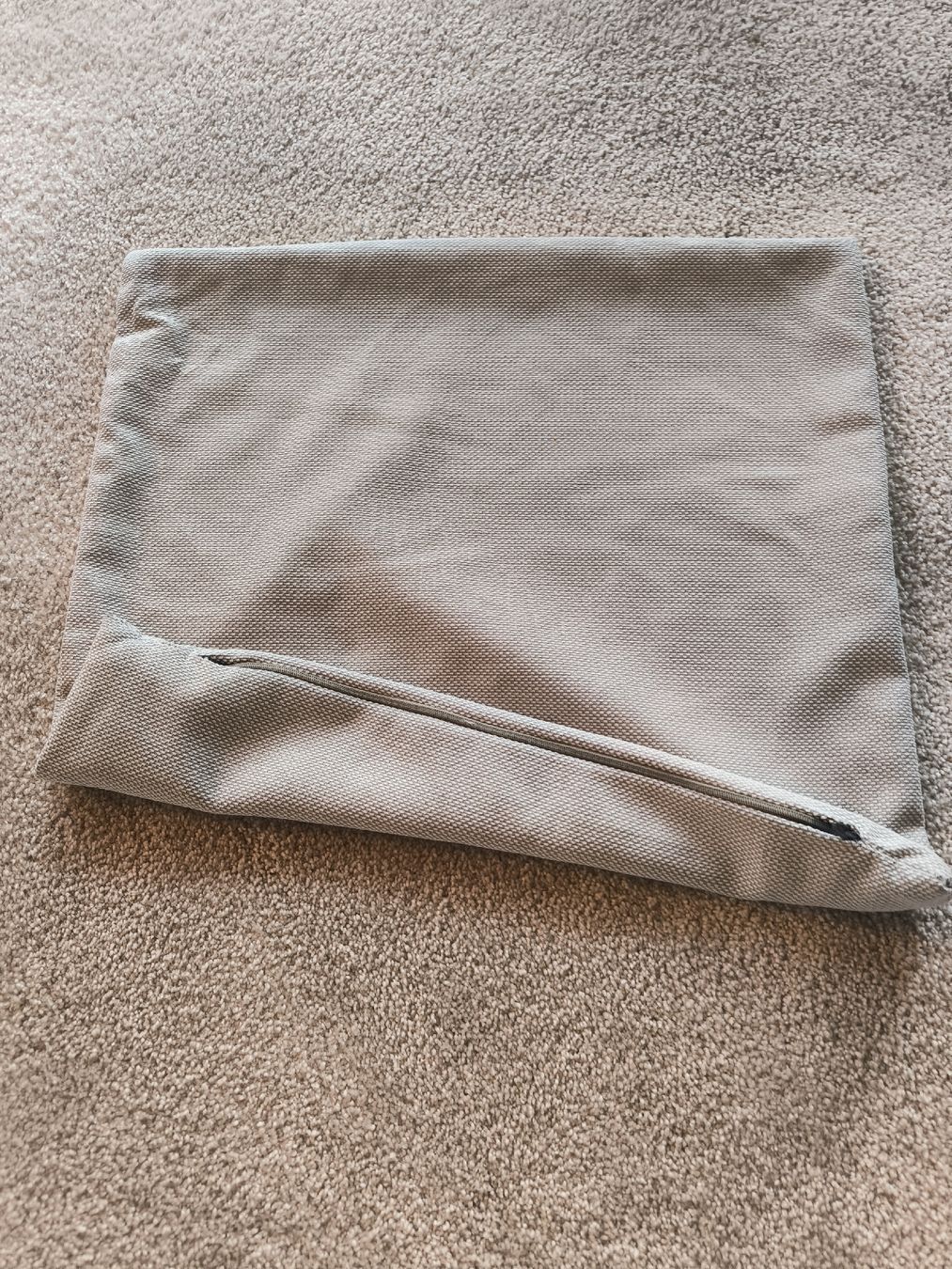 Cuscini: Neutral Cushion Cover – Usato da Zug venduto da LindaManga 4