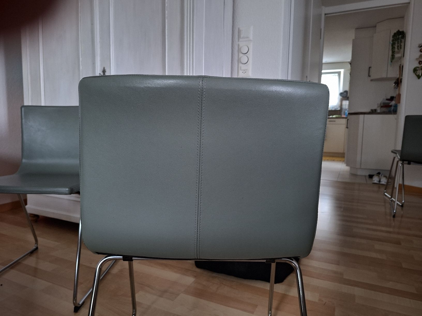Ikea Chaises: Ikea Leder Bernhardstühle – D'occasion à Schindellegi par clockhouse 1