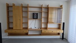 Wohnwand Massivholz und Glas