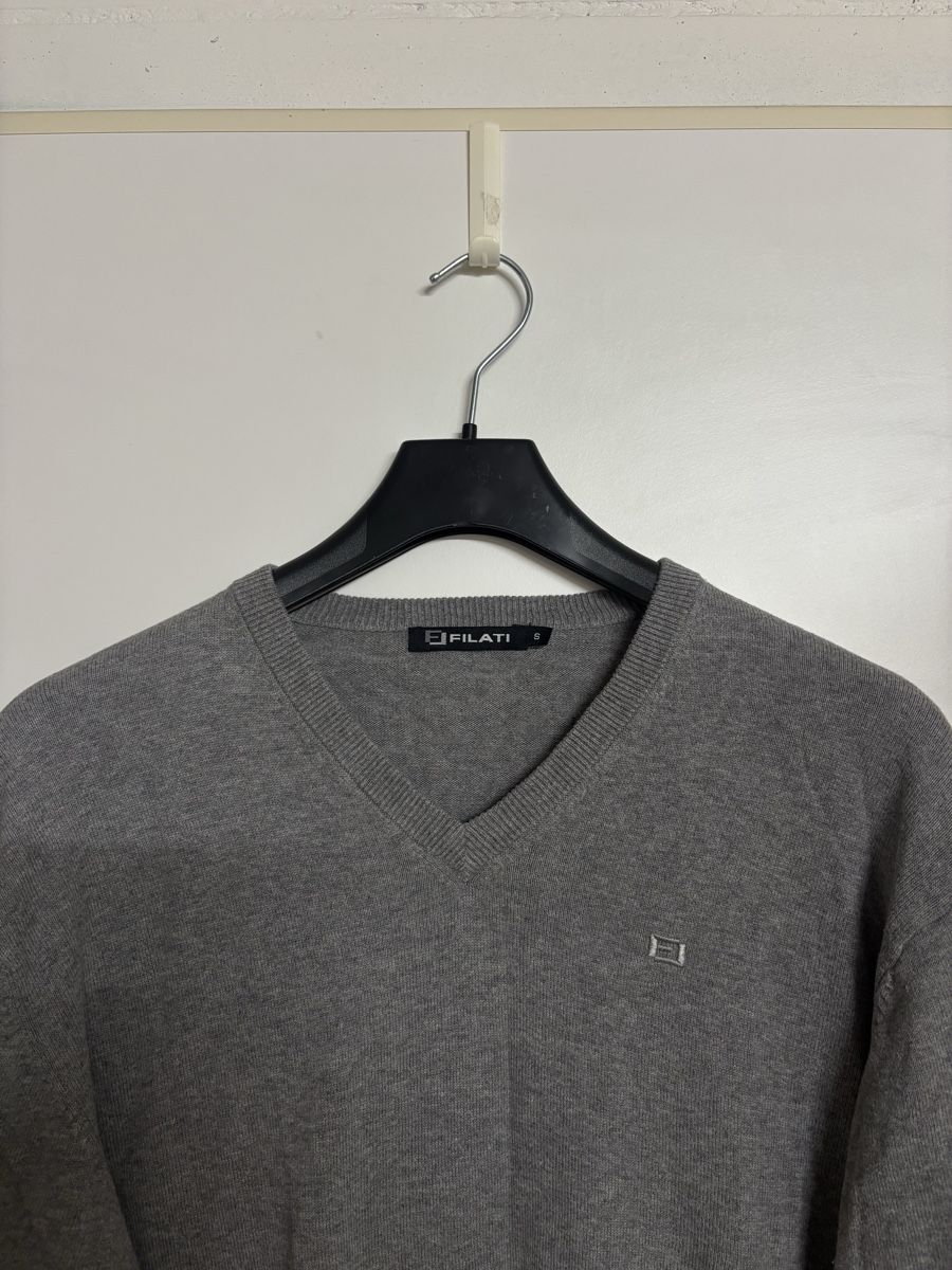 Pulls & Sweat-shirts: Pullover grau Grösse S, Marke FILATI, V-Ausschnitt – D'occasion à Langenthal par mic_r7gc 1