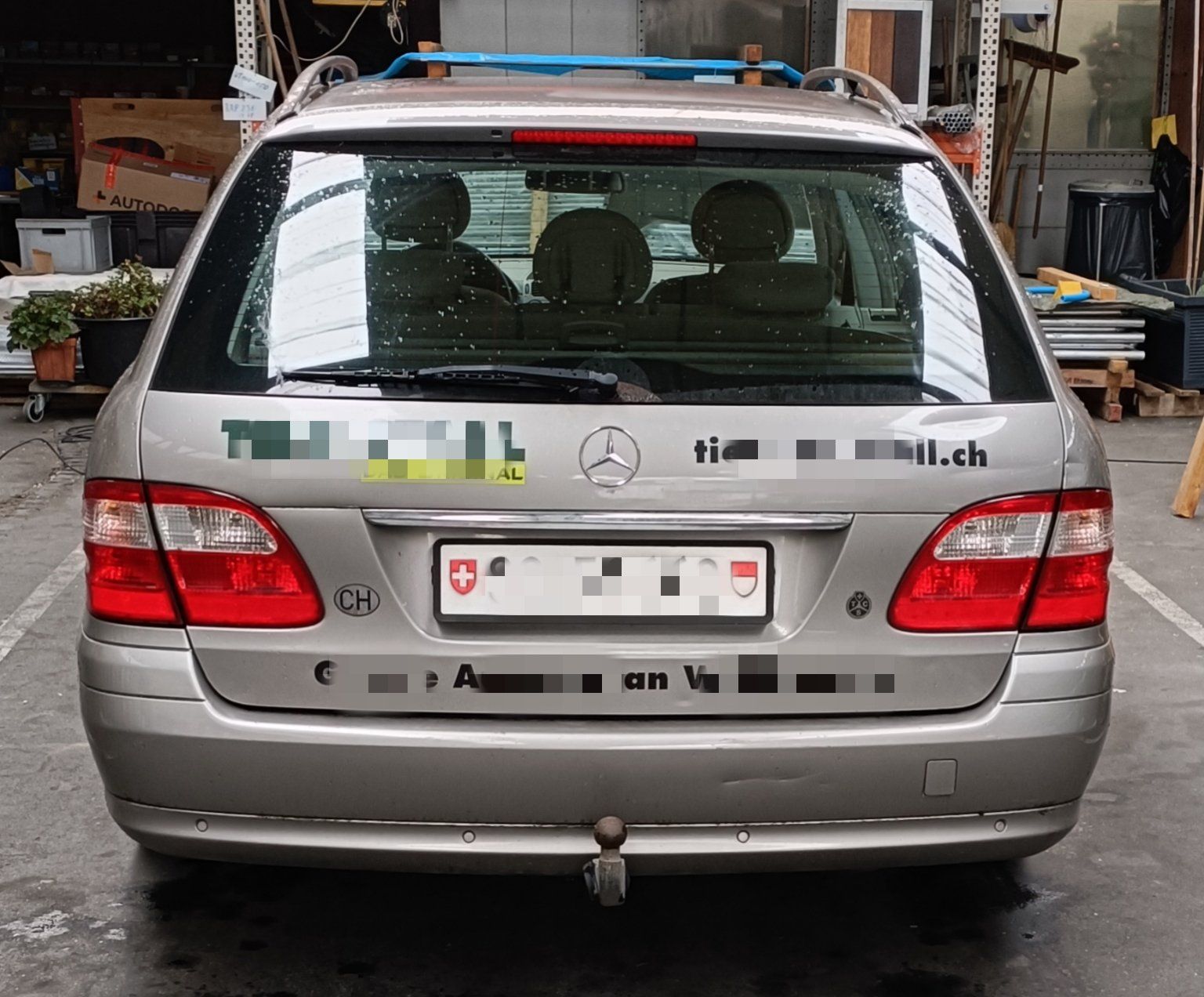 Mercedes-Benz Automobili: Mercedes Benz E 240 T – Usato da Däniken SO venduto da thumbnail 1