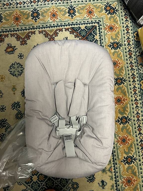 Hochstühle: STOKKE Tripp Trapp Newborn Set Grey – Neu und originalverpackt aus Thalwil von pal_x28f