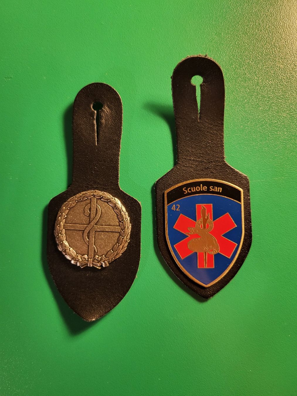 Schweizer Armee Placchette & Badge: Schweizer Sanitätssoldat Abzeichen Militär – Usato da Grindelwald venduto da lego9