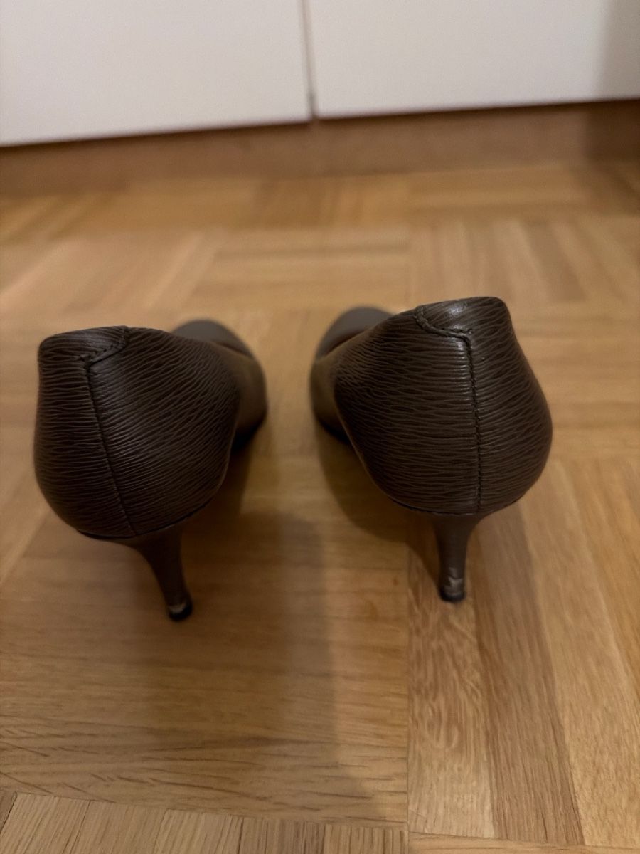 Hugo Boss Scarpe da donna: Boss Pumps kaki textured leather 35 – Usato da Chêne-Bourg venduto da gbe_wks9 3