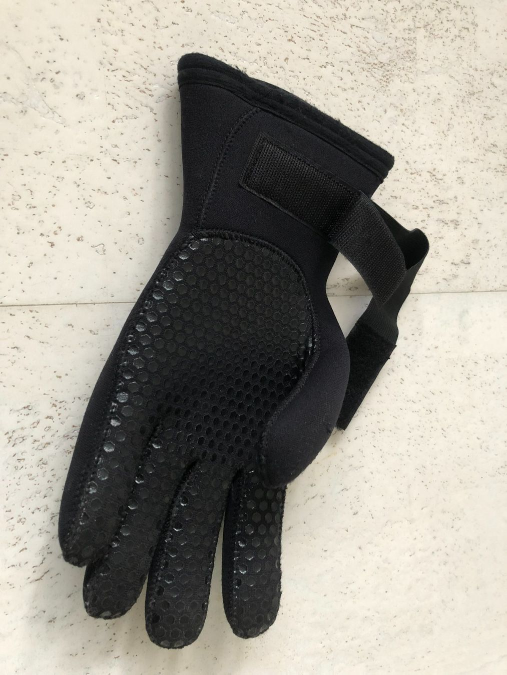 Sonstige Accessoires für Herren: Neoprenhandschuhe Grösse L – Gebraucht aus Schwyz von lea_haefliger 1