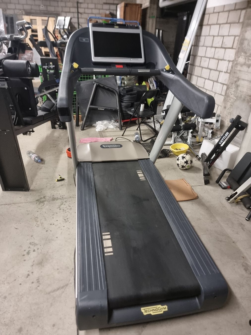 Technogym Hometrainer: Laufband Technogym Run Now 900 – Usato da Aarau venduto da Aboudx