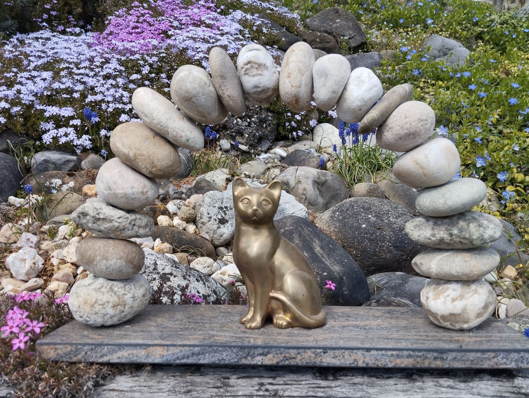 Sculture & Statue: Steinbogen mit Katzenskulptur – Nuovo (secondo la descrizione) da Unterkulm venduto da Huesi01