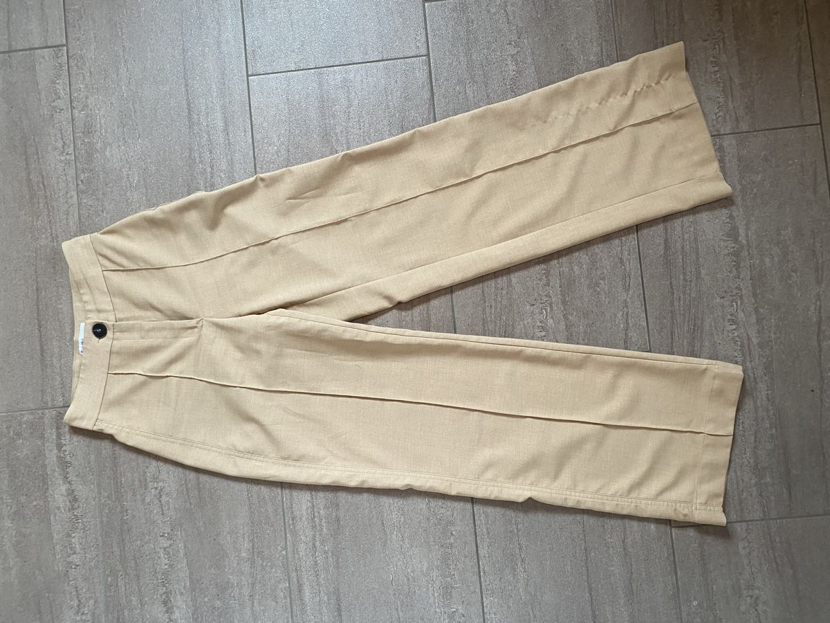 Pantaloni: Bershka Anzugshose beige – Usato da Jenaz venduto da ser_5h5w