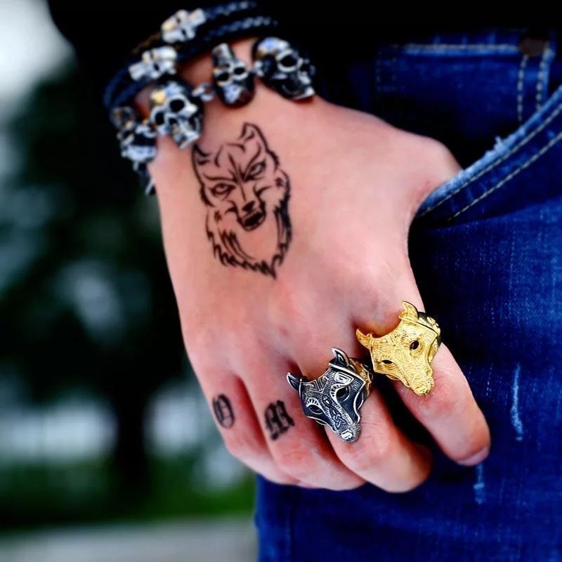 Ringe: Men ring wolf from stainless steel silver – Neu und originalverpackt aus Aarburg von StavFashion