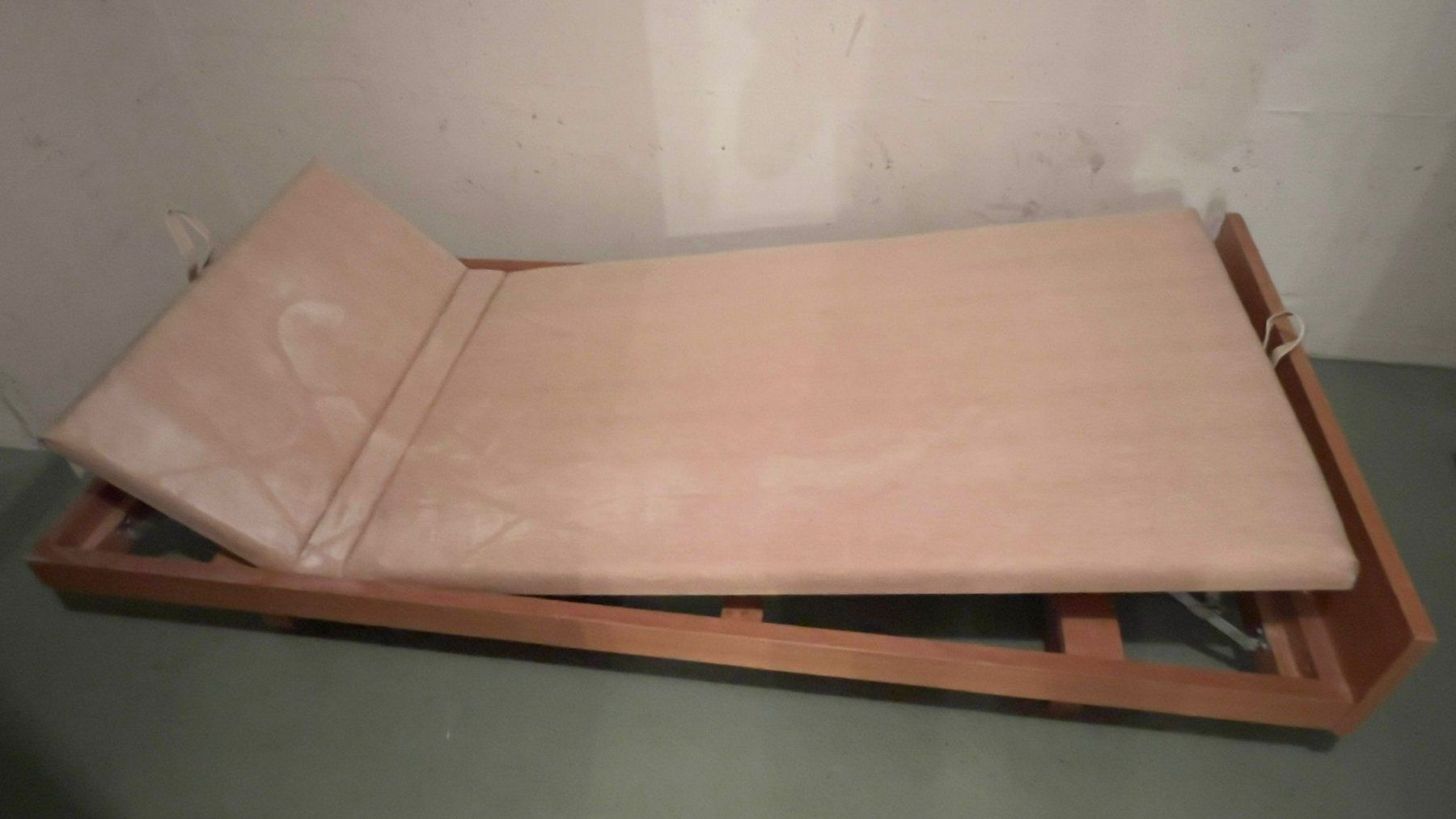 Lits: Adjustable bed with mattress – D'occasion à Uster par Edospace 3