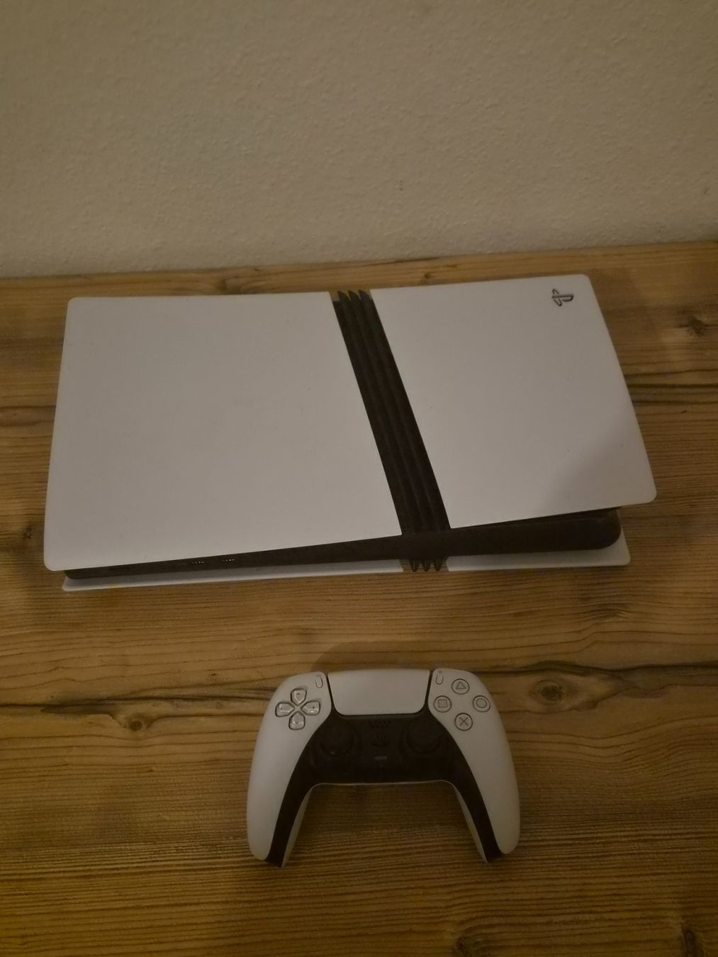 Sony Console: Ps5 Pro, mit controller – Usato da Dübendorf venduto da LFCosta