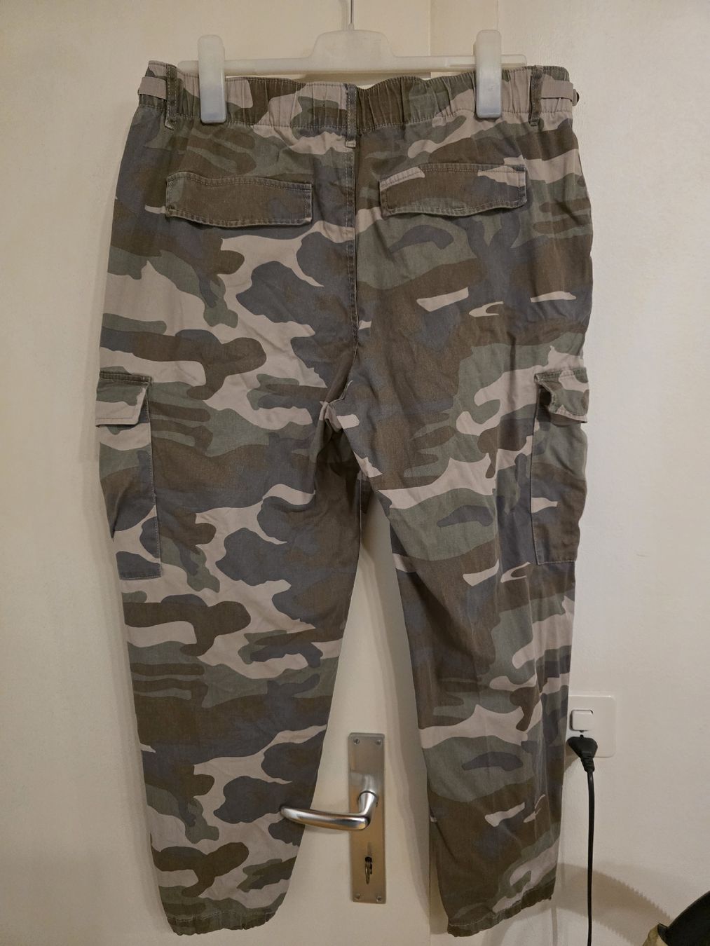 C&A Pantaloni: Pantalon cargo militaire - taille 44 – Usato da Perly venduto da dayna_46 2