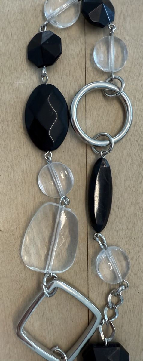 Ketten: Kette in Schwarz und Silber - Blickfang! – Gebraucht aus Lyss von Sibella56 1