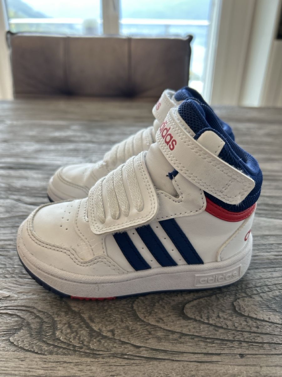 Adidas Herrenschuhe: Adidas-Turnschuhe, 24 – Gebraucht aus Walchwil von lil_6t8v 5