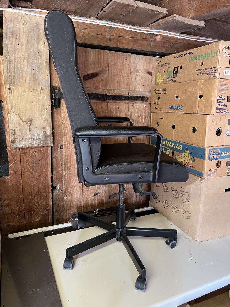 Ikea Stühle: Bürostuhl Schwarz – Gebraucht aus Huttwil von luk_9tdh 1