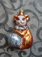 orange Katze mit hellblauem Ball Christbaumschmuck