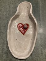 Vide-poche artisanal en céramique grès, motif coeur, unique