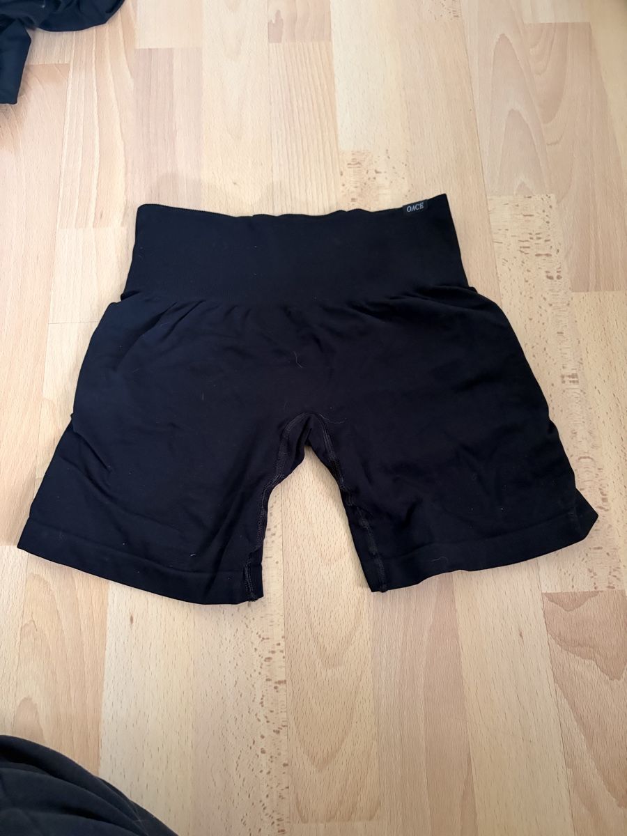 Oace Leggings: Oace Shorts mut scrunch – D'occasion à Pfäffikon ZH par she_qkn2 1