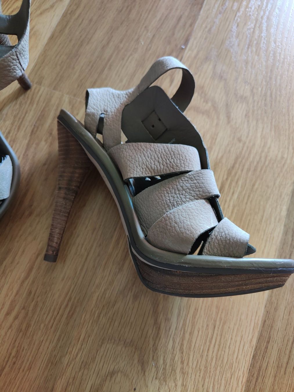 Zara Scarpe da donna: Sandalen mit Absatz 39 – Usato da Zürich venduto da tweetys78 2