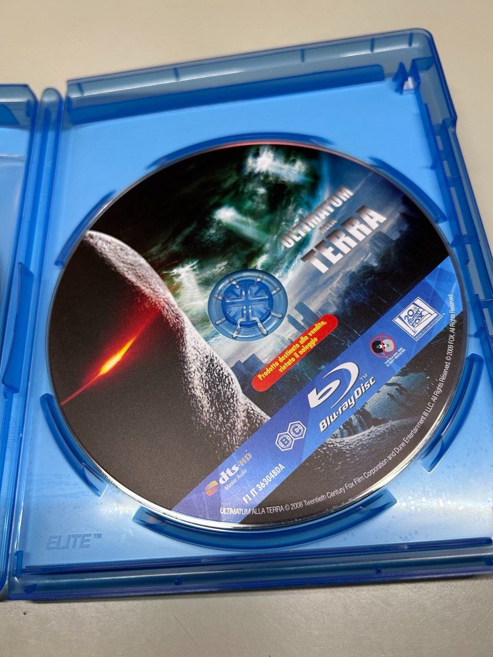 Tutti i DVDs: "Ultimatum alla Terra" Blu-Ray – Usato da Giubiasco venduto da LorisVale 3