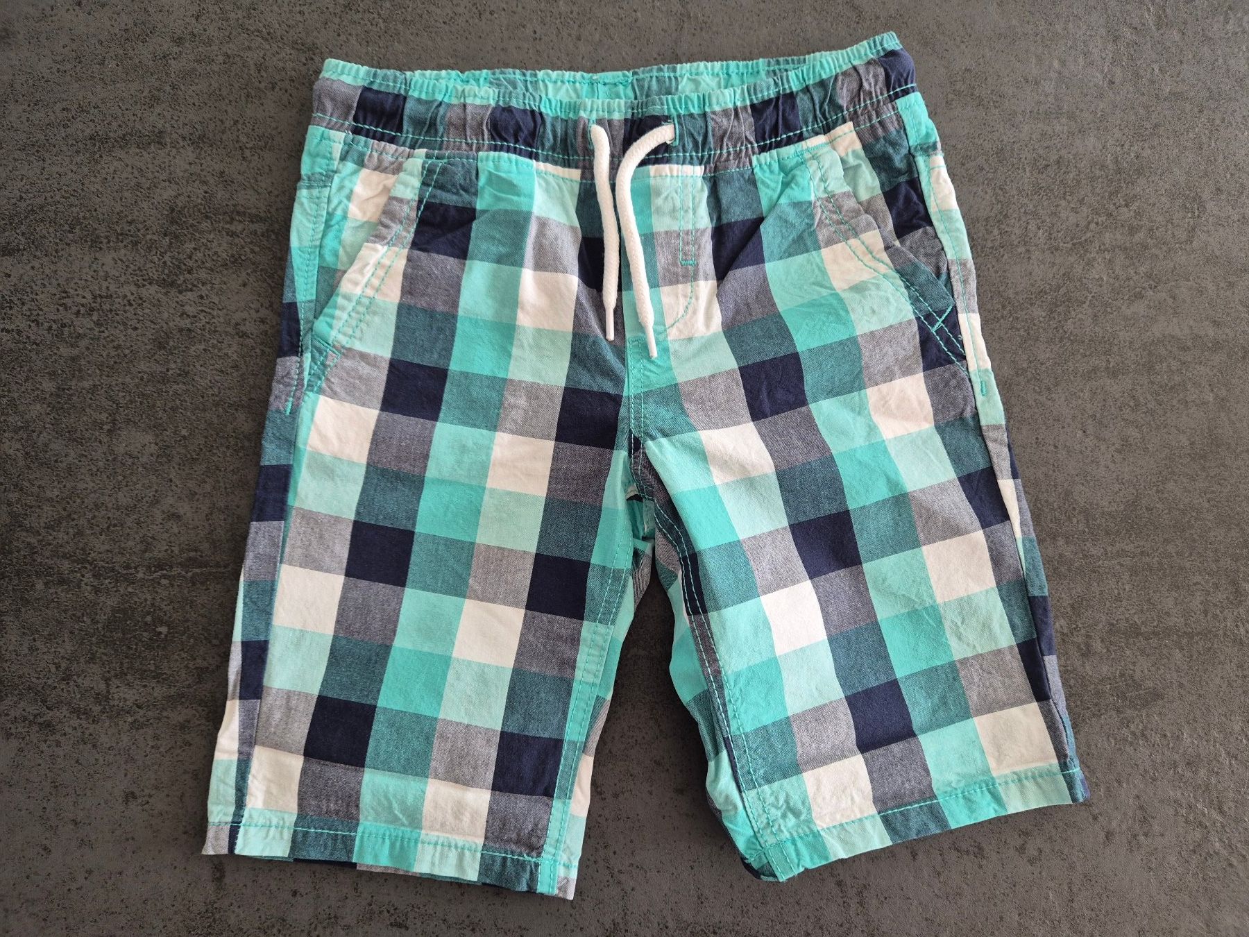 H&M Pantaloni: 3 neue kurze Hosen Grösse 128 – Nuovo (secondo la descrizione) da Wittenbach venduto da MOW9 1