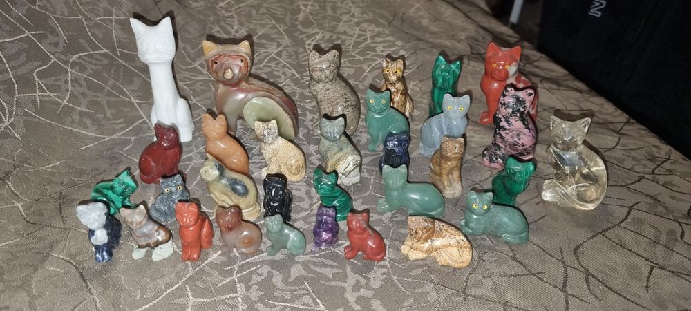 SMELEYOU Luxus Schwarze Katzen-Skulptur - Keramik Figur Mit Grünen Augen | Glücksbringer Für Zuhause