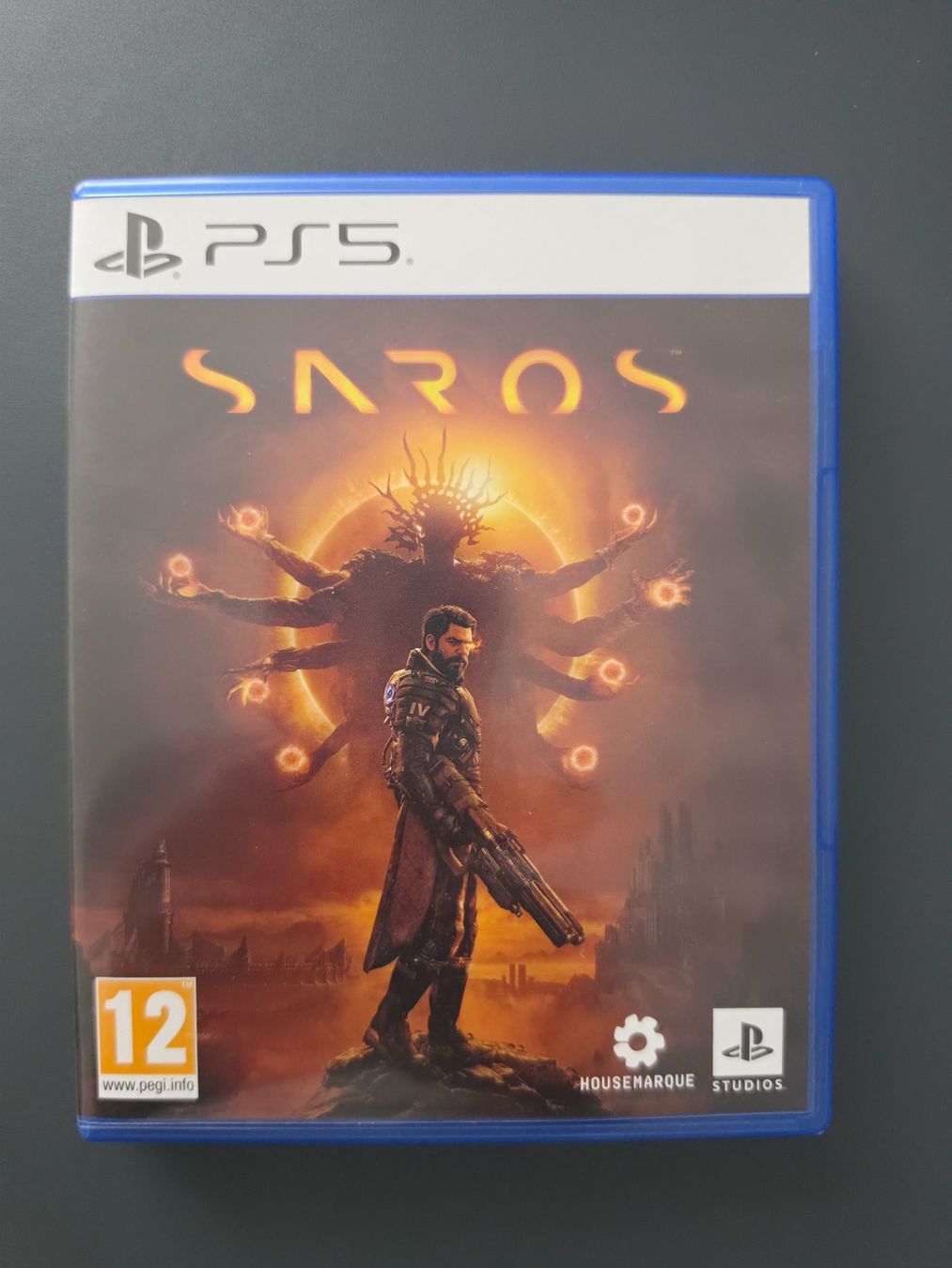 Spiele: Saros | Sony PS5 – Gebraucht aus Buchs SG von 4one