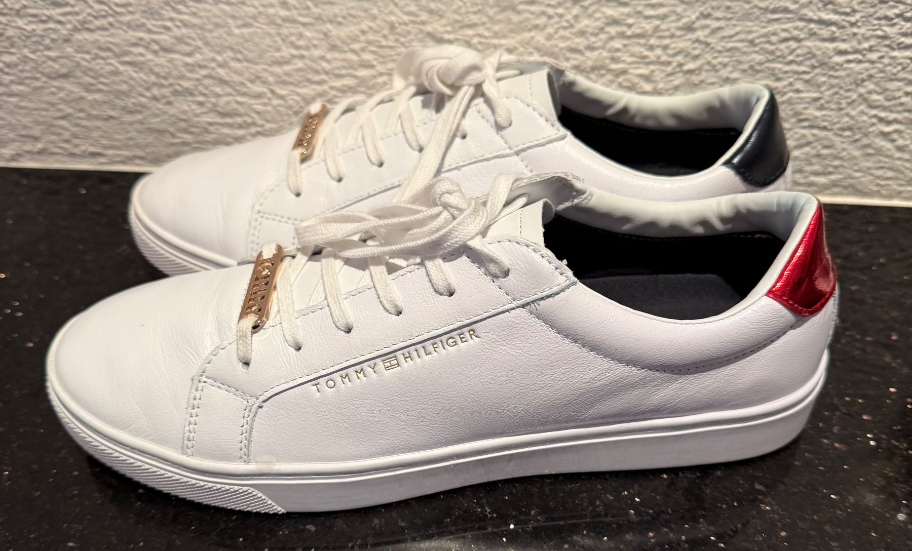 Tommy Hilfiger Scarpe da donna: Tommy Hilfiger, Essential, Sneaker low, Grösse 40 – Nuovo (secondo la descrizione) da Niederweningen venduto da baghirac 5