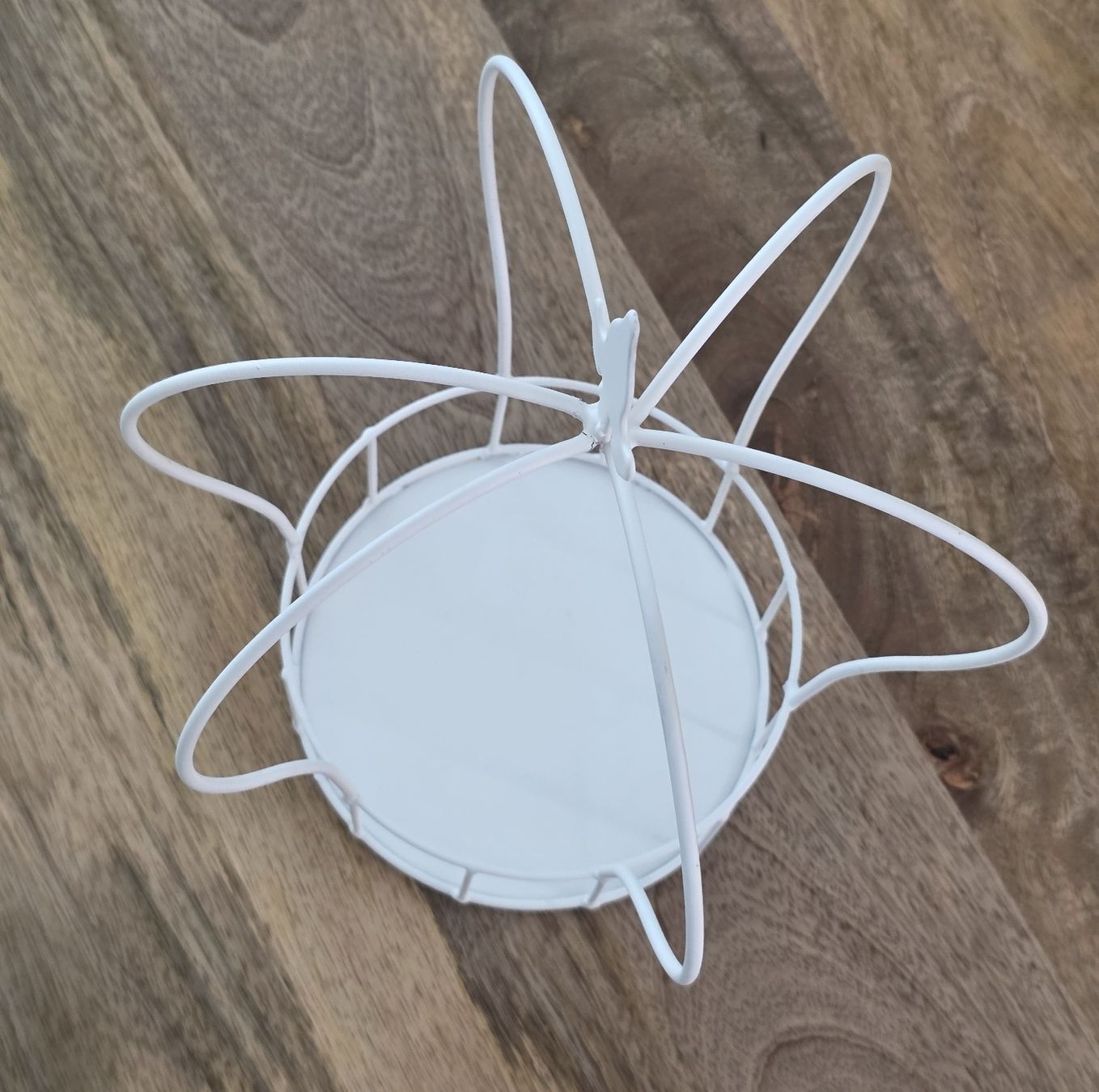 Tutte le decorazioni: Deko Krone weiss Metall  – Usato da Rheinsulz venduto da Gilea 2