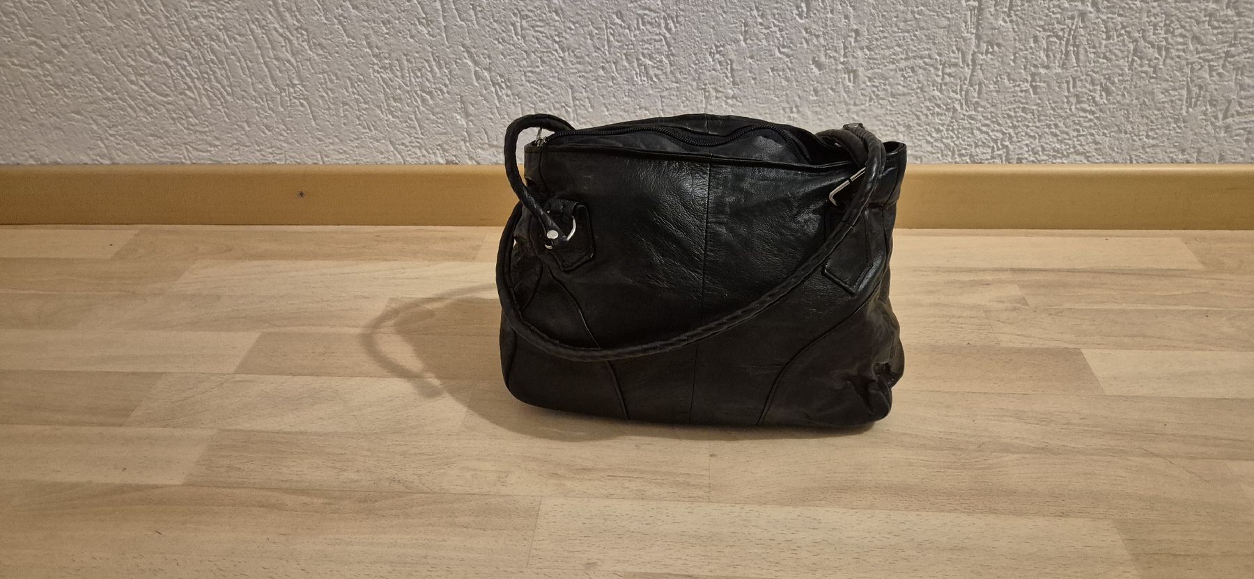 Taschen für Damen: Schwarze Handtasche – Gebraucht aus Schwyz von Vesparider01 2