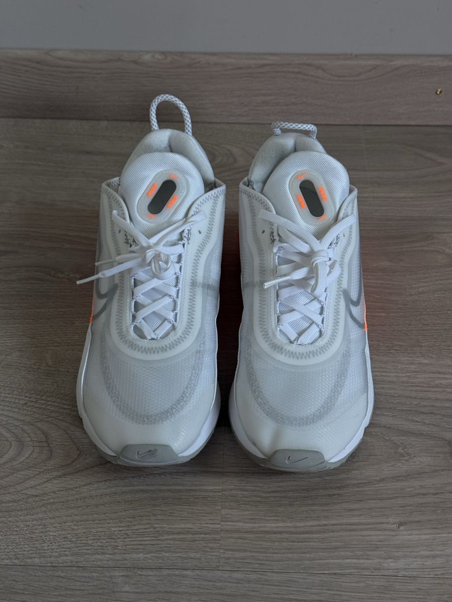 Scarpe da uomo: NIKE AIR MAX 2090 BLANCHES ET ORANGE – Nuovo (secondo la descrizione) da Arzier-Le Muids venduto da arn_7rmh 1
