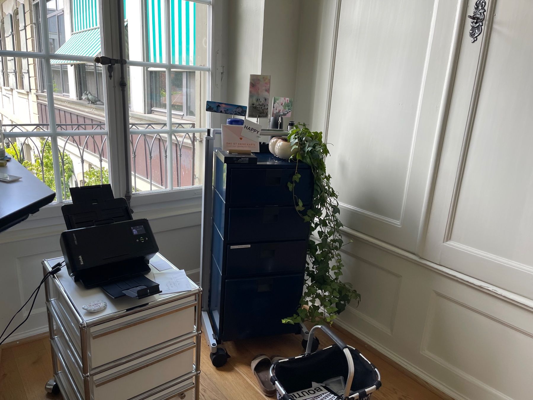 USM Scaffali: USM Original Caddy Stahlblau Lieferung Gratis – Usato da Thun venduto da usmlieferung