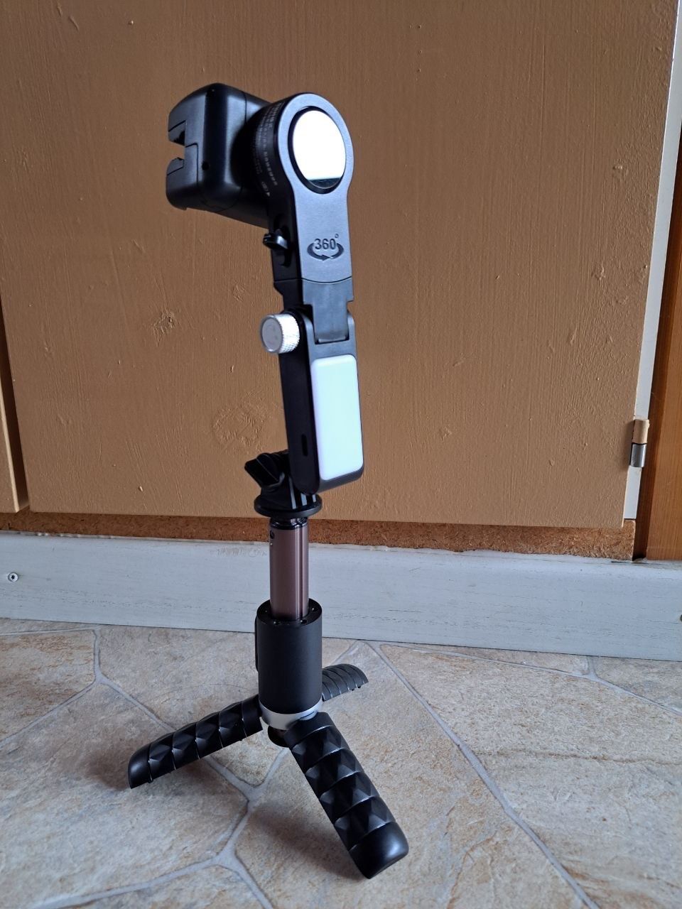 Stative & Stativköpfe: Devia Multifunktionaler Gimbal Selfie-Stick mit Stativ – Defekt aus Inden von Delocepe 2